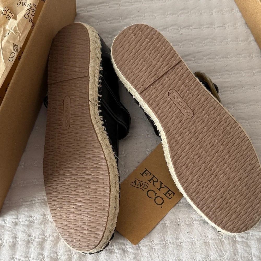 Frye Black Leather Buckle Mary Jane's 8 NWT & Box - Picture 4 of 5